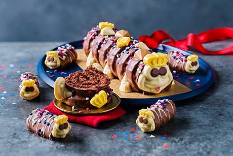 Coronation King Colin the Caterpillar and mini colins 29353149 KT (1)