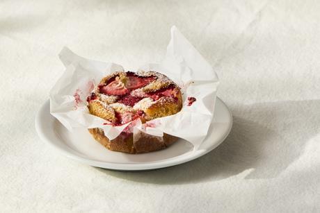 0005_2025_04_09_GAIL's Summer_©Ben Carpenter_STRAWBERRY RICOTTA CAKE_v1_landscape-edit